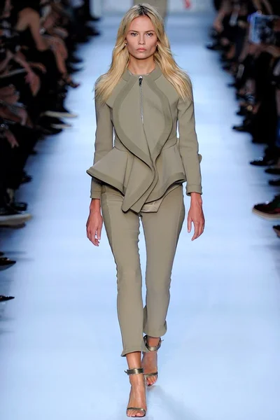 Look 30